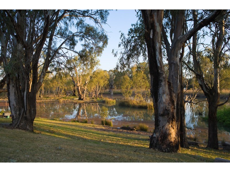 102 Sturt Highway, Buronga NSW 2739