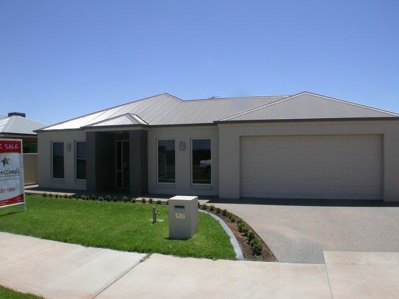 128 Sixteenth Between Ontario And Walnut Ave Street, Mildura VIC 3500