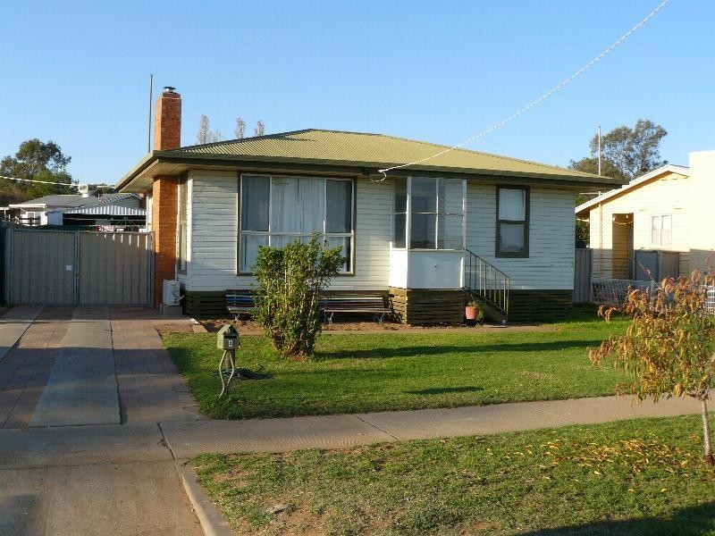 4 Murray Avenue, Red Cliffs VIC 3496