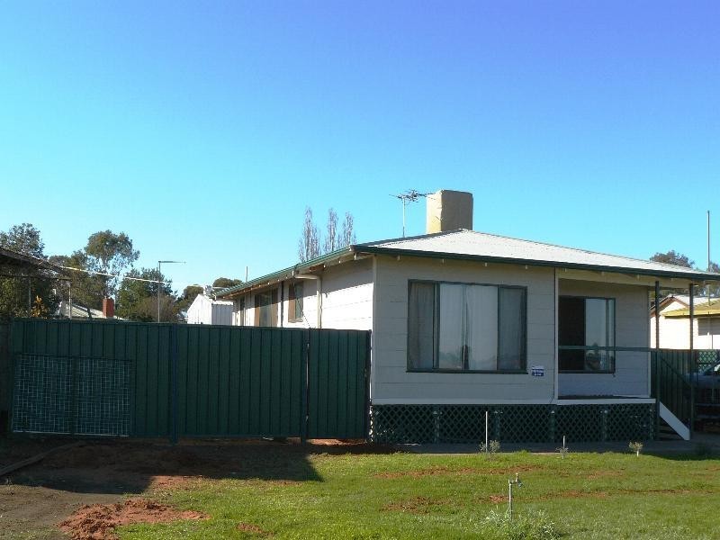 6 Murray Avenue, Red Cliffs VIC 3496
