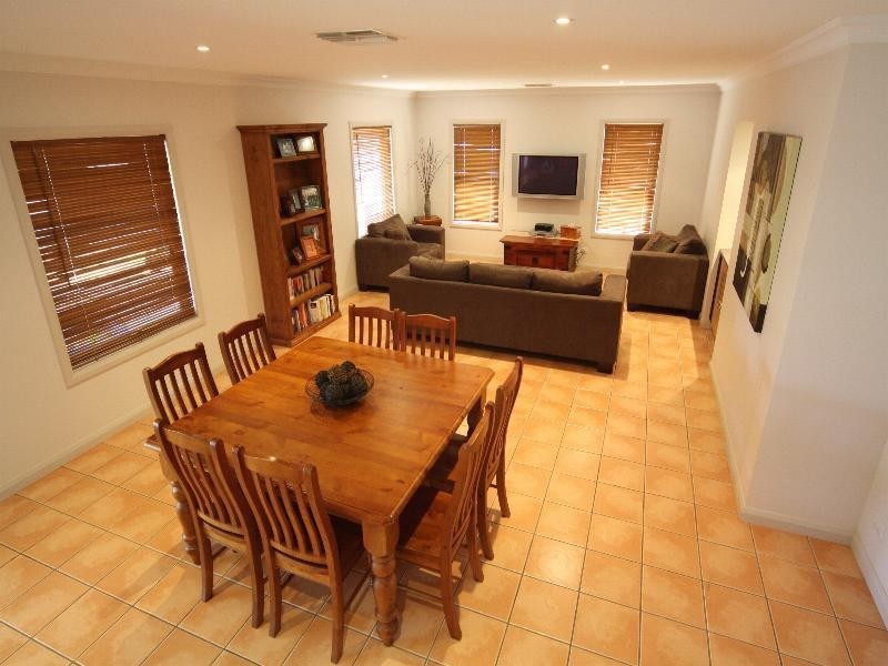 10 Fiona Drive, Gol Gol NSW 2738