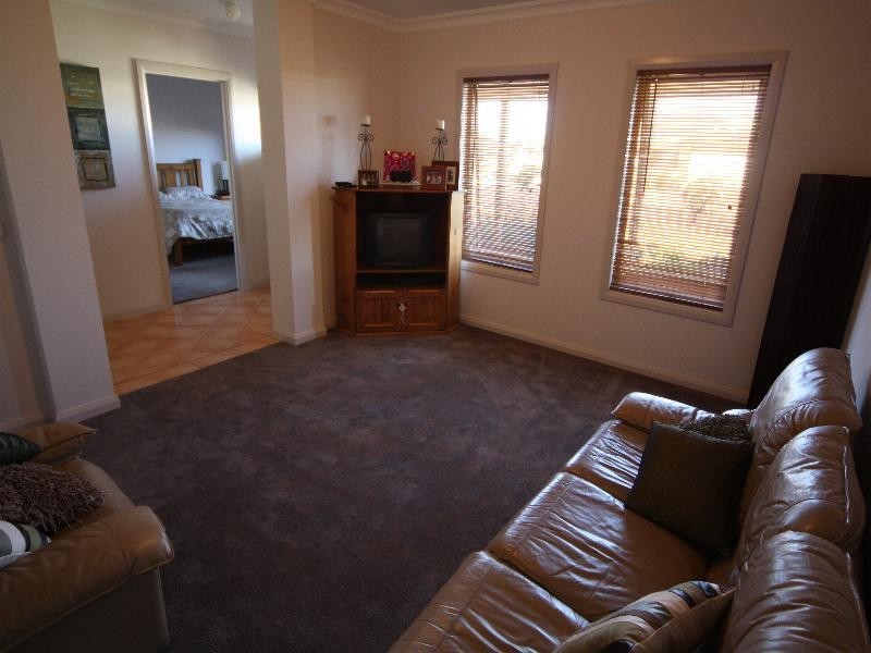 10 Fiona Drive, Gol Gol NSW 2738