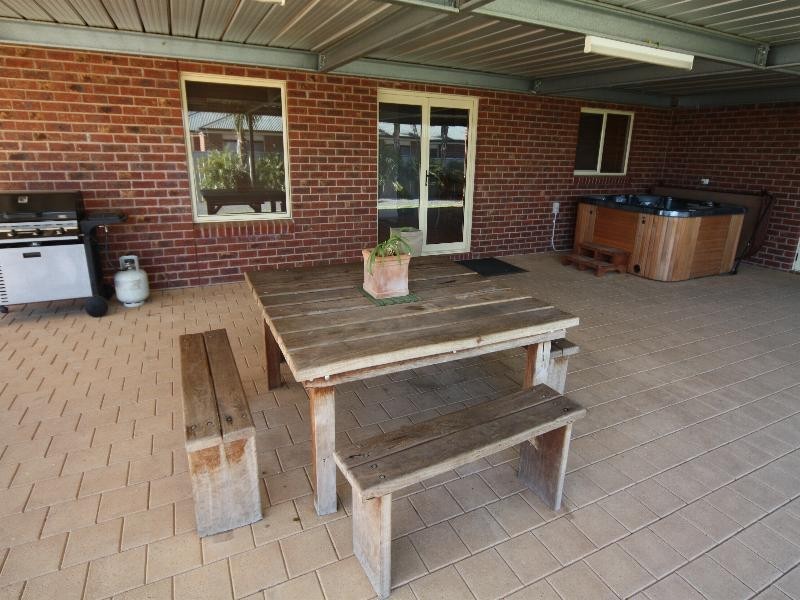 10 Fiona Drive, Gol Gol NSW 2738