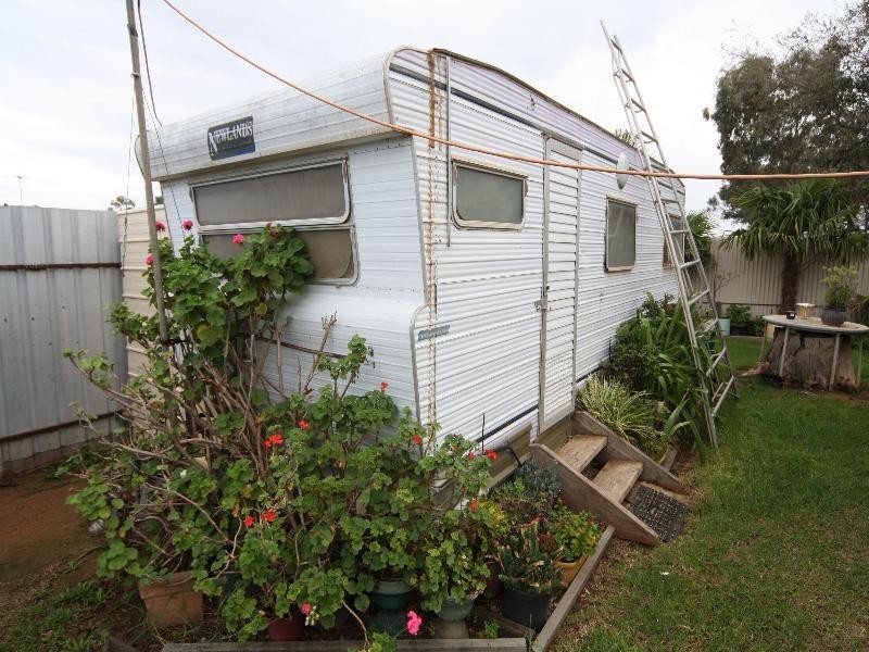 Site 1 Sunraysia Holiday Park, Sturt Highway, Mildura VIC 3500