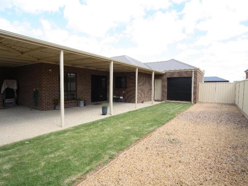 8 Nicholas Avenue, Mildura VIC 3500