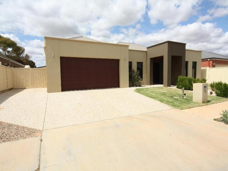 8 Nicholas Avenue, Mildura VIC 3500