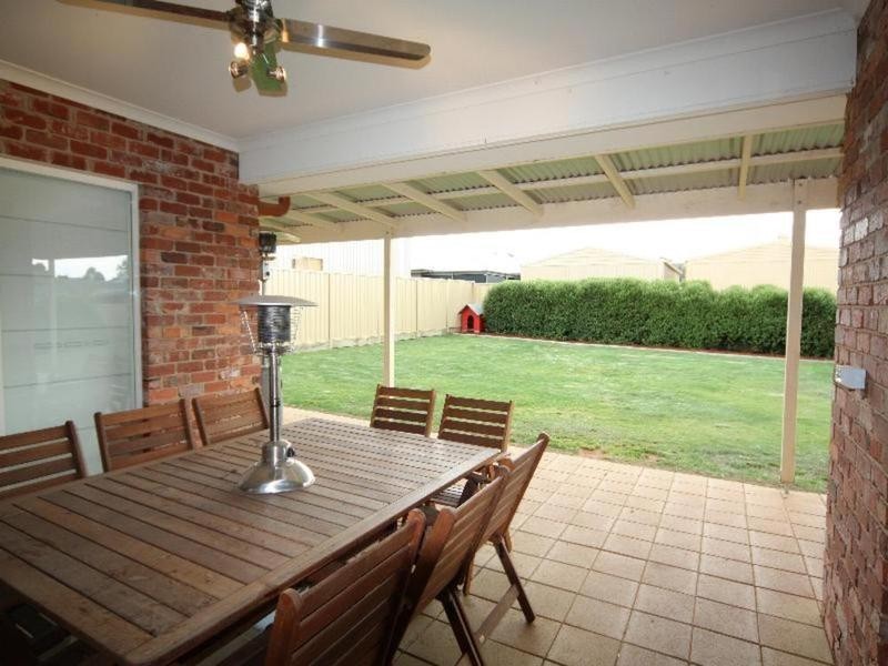 4 Robert Court, Gol Gol NSW 2738