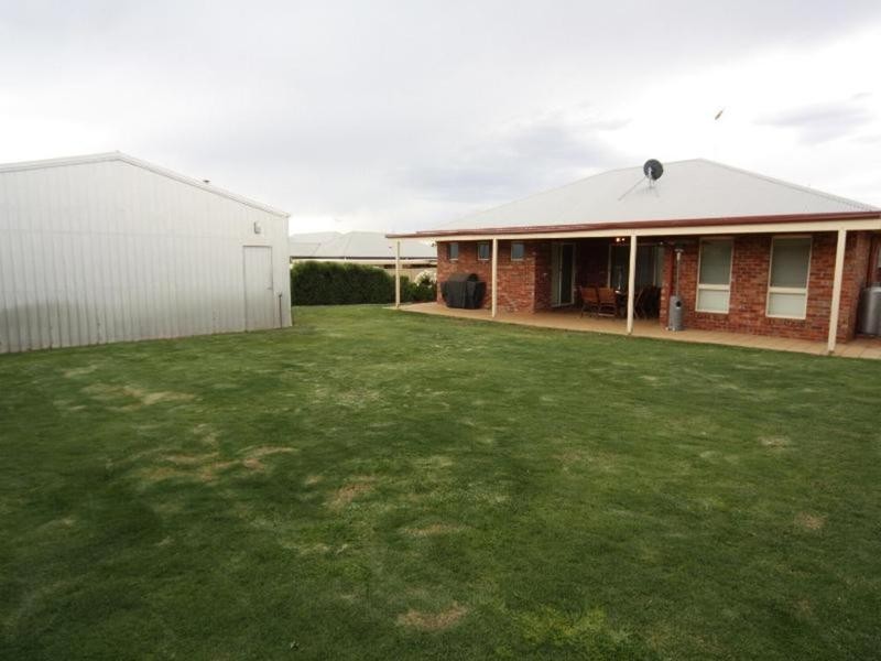 4 Robert Court, Gol Gol NSW 2738