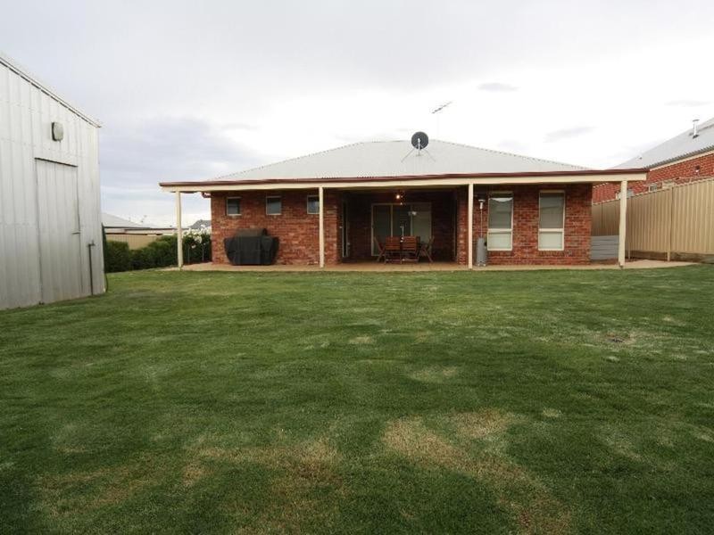 4 Robert Court, Gol Gol NSW 2738