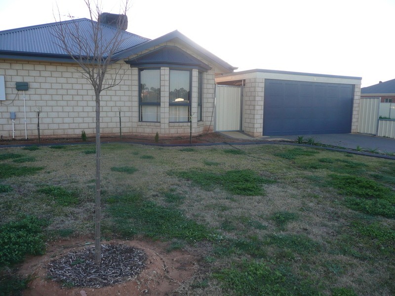 34 Midway Drive, Buronga NSW 2739