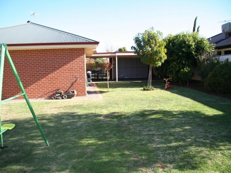 32 Belleview Drive, Irymple VIC 3498