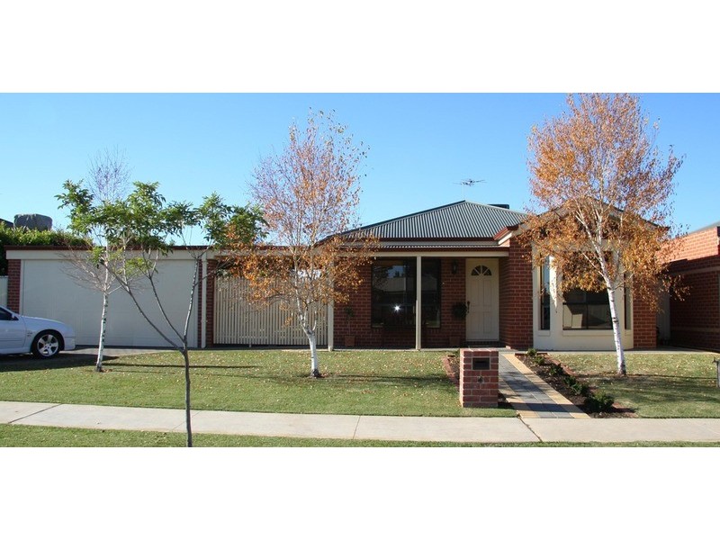 32 Belleview Drive, Irymple VIC 3498