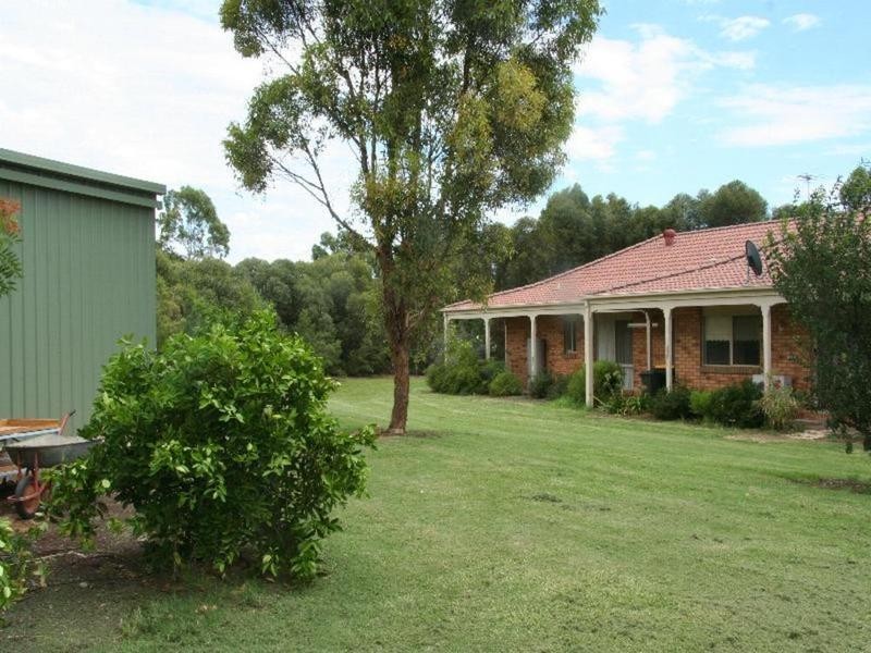 10 Regina Avenue, Cabarita VIC 3505