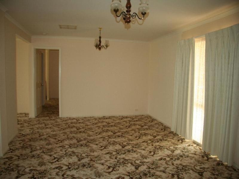 10 Regina Avenue, Cabarita VIC 3505