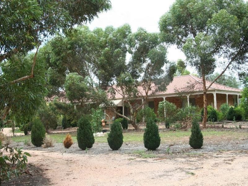 10 Regina Avenue, Cabarita VIC 3505