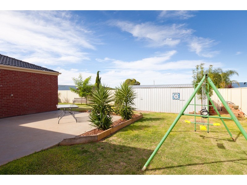4 Darlington Parade, Mildura VIC 3500