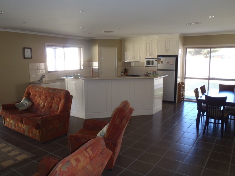 8 Essex  Court, Mildura VIC 3500