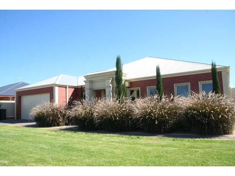 9 Summer  Drive, Buronga NSW 2739