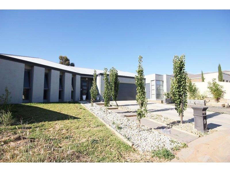 13 Bakogiannis  Court, Mildura VIC 3500