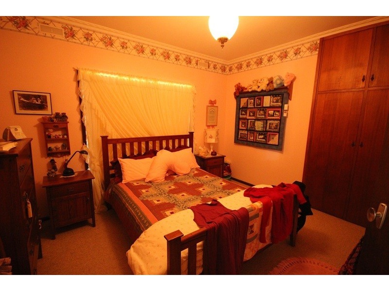 Linden Grove, Alkira Road, Yelta VIC 3505