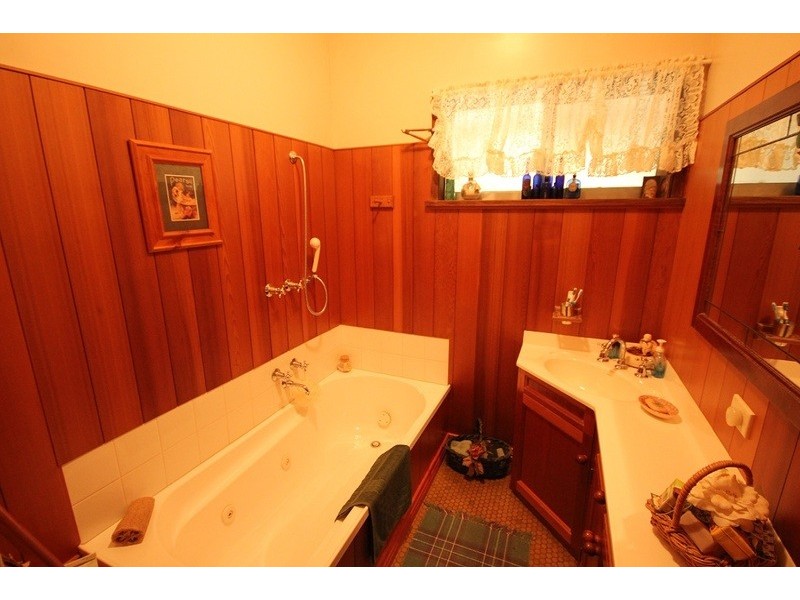 Linden Grove, Alkira Road, Yelta VIC 3505