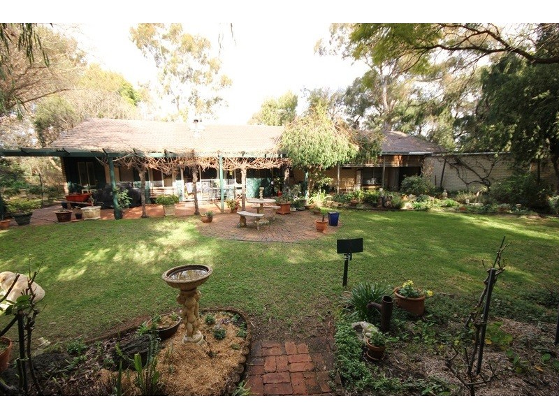 Linden Grove, Alkira Road, Yelta VIC 3505