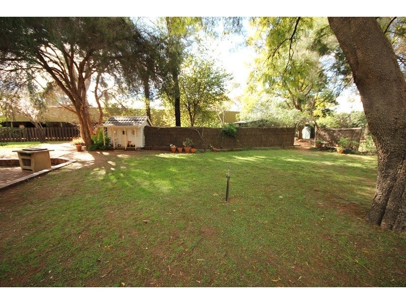 Linden Grove, Alkira Road, Yelta VIC 3505