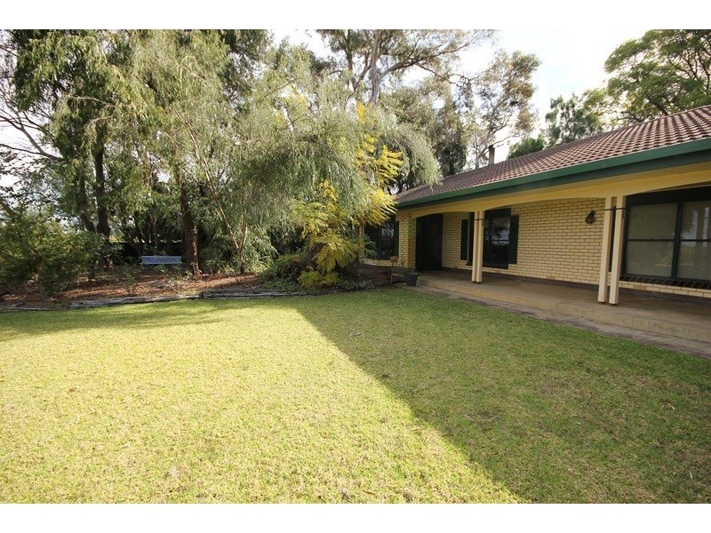 Linden Grove, Alkira Road, Yelta VIC 3505