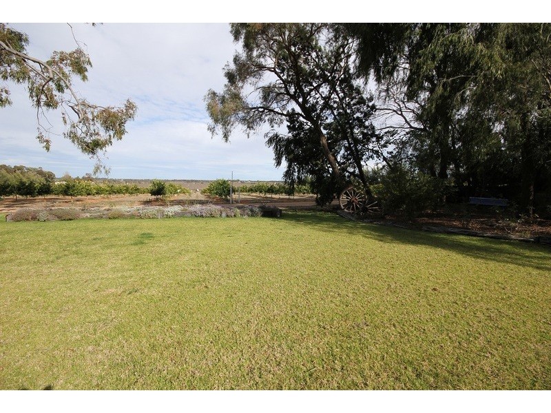 Linden Grove, Alkira Road, Yelta VIC 3505