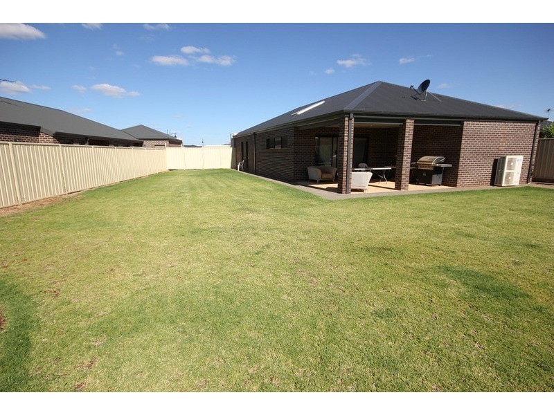 12 Dune  Drive, Mildura VIC 3500