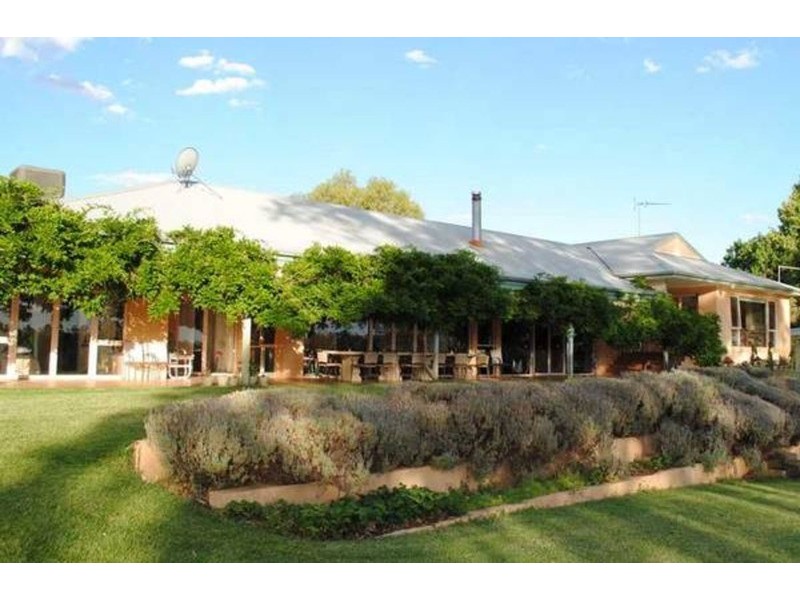 8 Riverview Rise, Gol Gol NSW 2738
