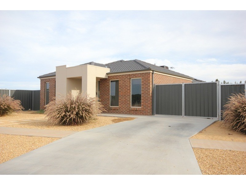 2 Cook  Drive, Red Cliffs VIC 3496