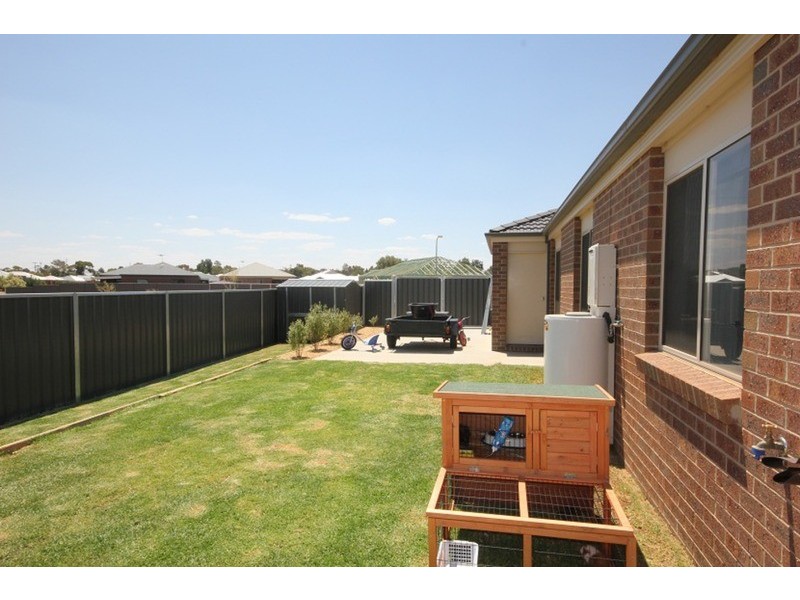 2 Cook  Drive, Red Cliffs VIC 3496