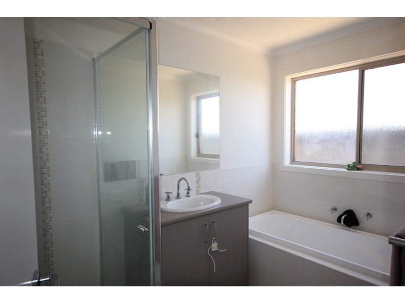 2 Cook  Drive, Red Cliffs VIC 3496