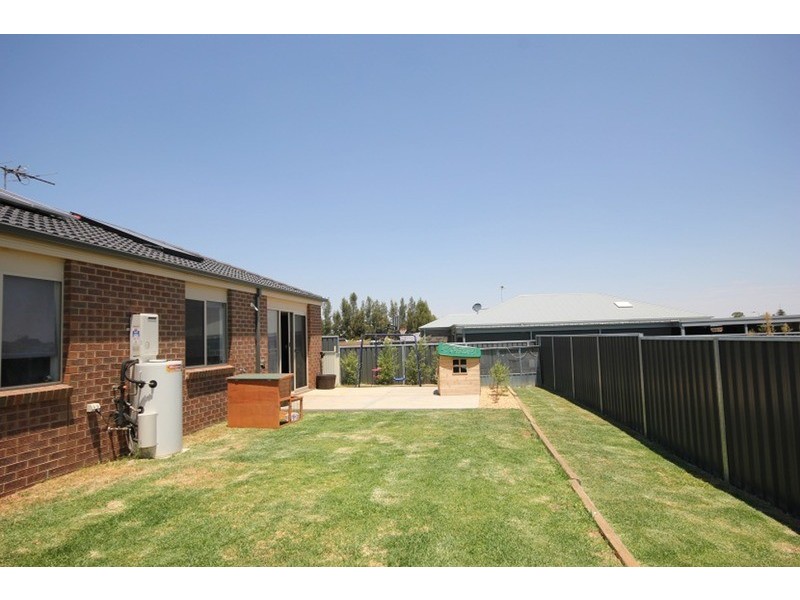 2 Cook  Drive, Red Cliffs VIC 3496