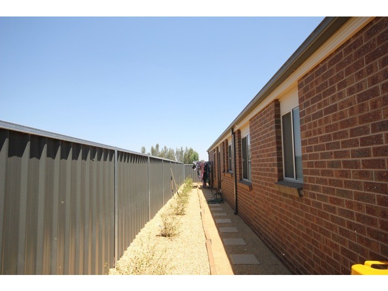 2 Cook  Drive, Red Cliffs VIC 3496