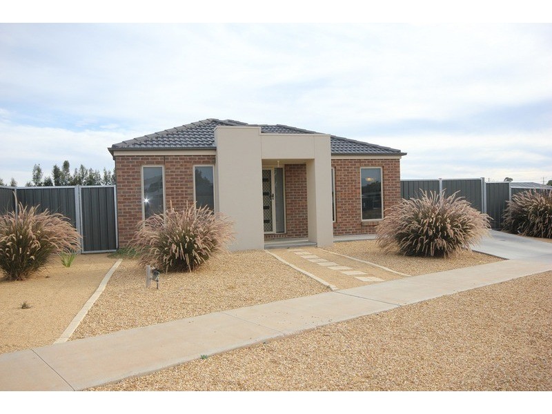 2 Cook  Drive, Red Cliffs VIC 3496