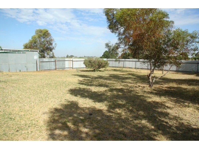 22 Latrobe  Avenue, Red Cliffs VIC 3496