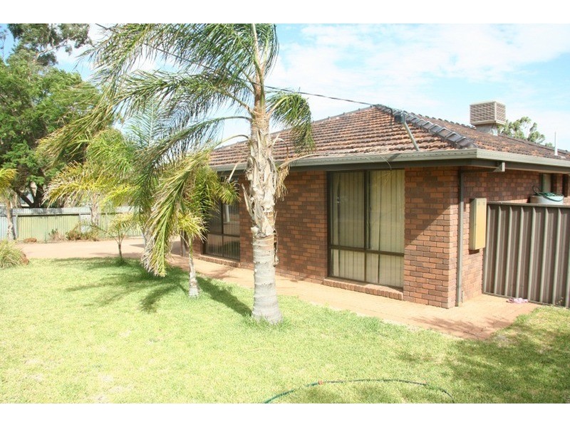 22 Latrobe  Avenue, Red Cliffs VIC 3496