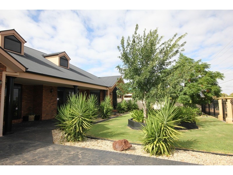 530 Deakin Avenue, Mildura VIC 3500