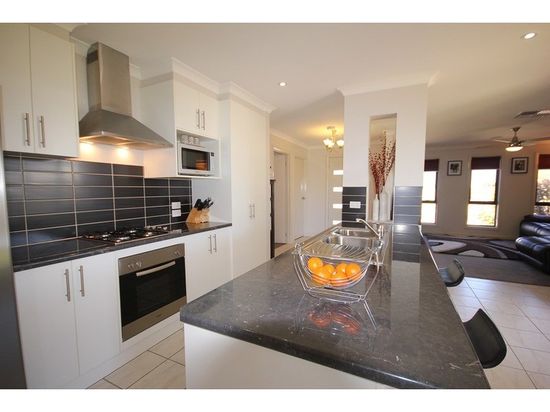 16 Barraclough Way, Mildura VIC 3500