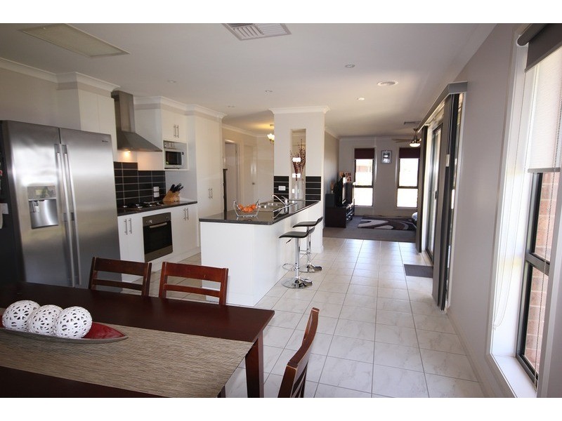 16 Barraclough Way, Mildura VIC 3500