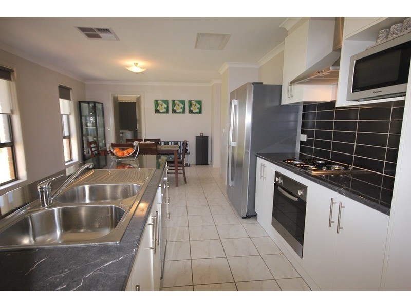 16 Barraclough Way, Mildura VIC 3500