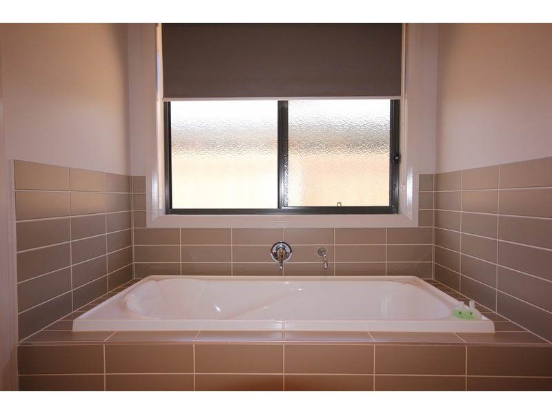 16 Barraclough Way, Mildura VIC 3500