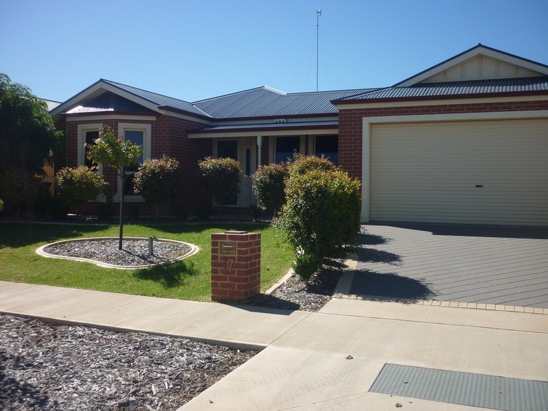 17 Marziano Drive, Mildura VIC 3500