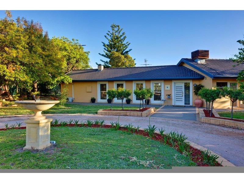 125 Sturt Highway, Gol Gol NSW 2738
