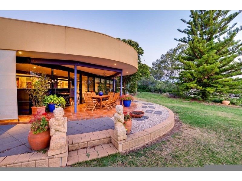 125 Sturt Highway, Gol Gol NSW 2738