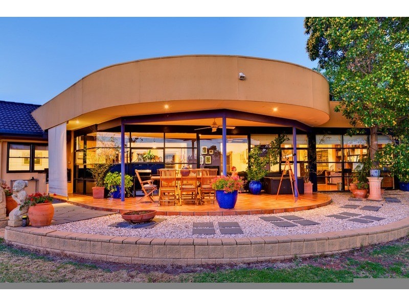 125 Sturt Highway, Gol Gol NSW 2738