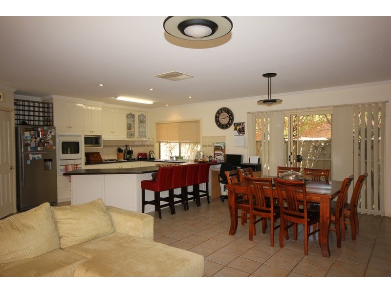 4 Pevensey  Grove, Mildura VIC 3500