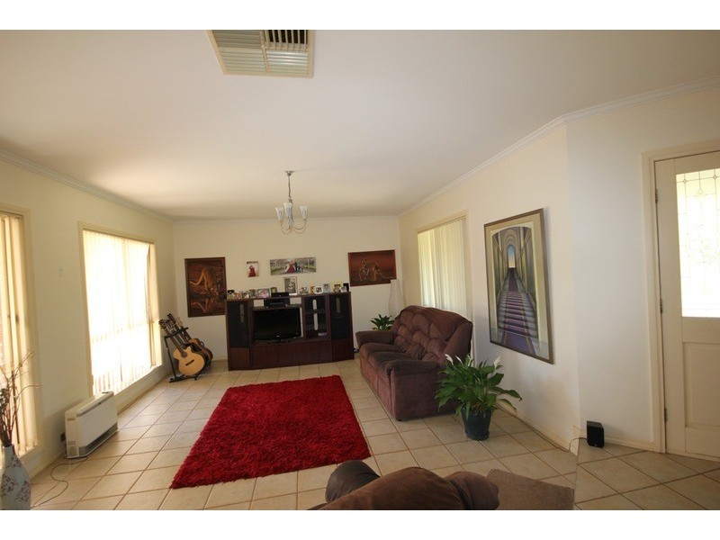 4 Pevensey  Grove, Mildura VIC 3500